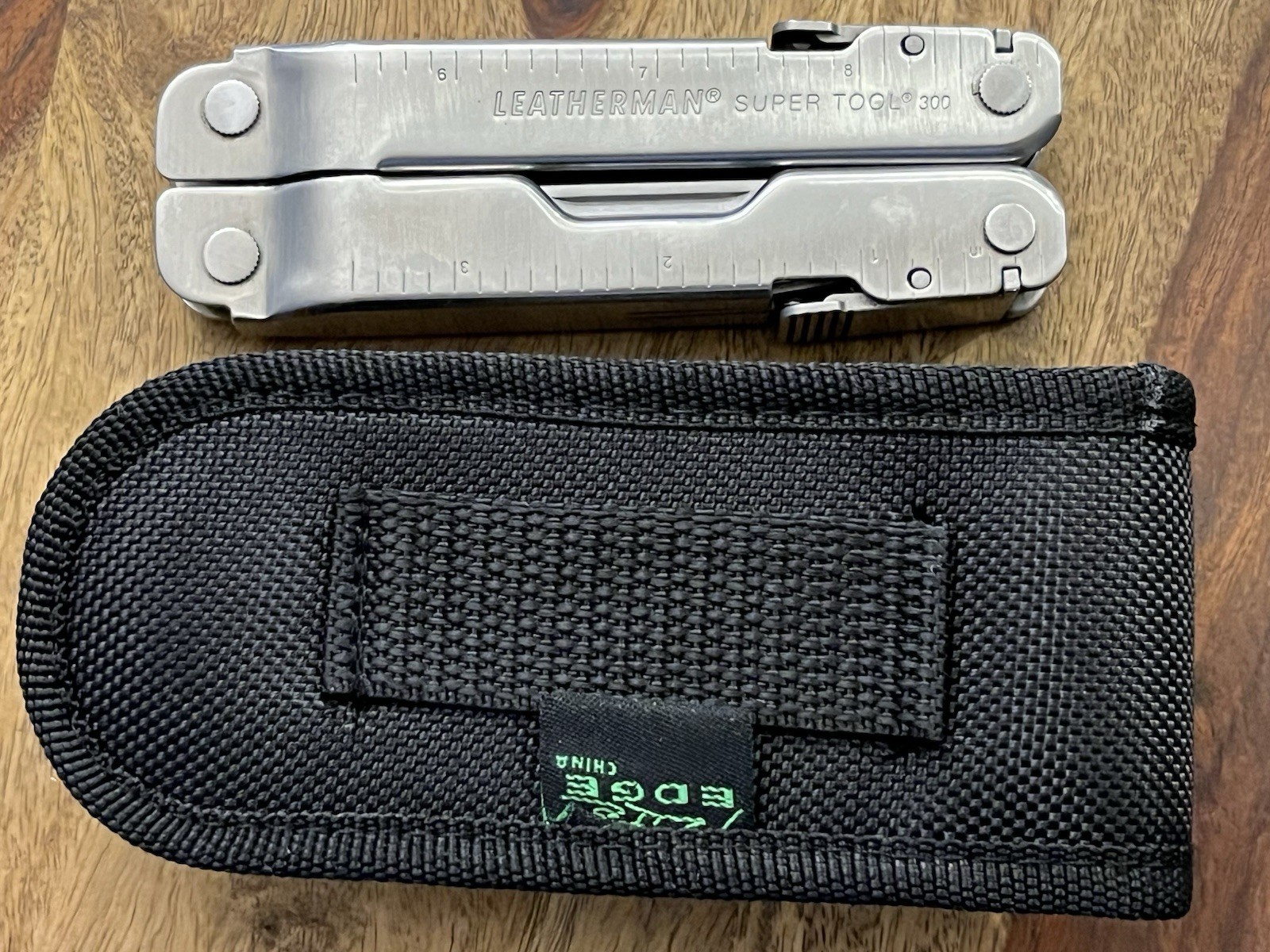 Leatherman Super Tool 300 Multitool w/Beautiful Sheath