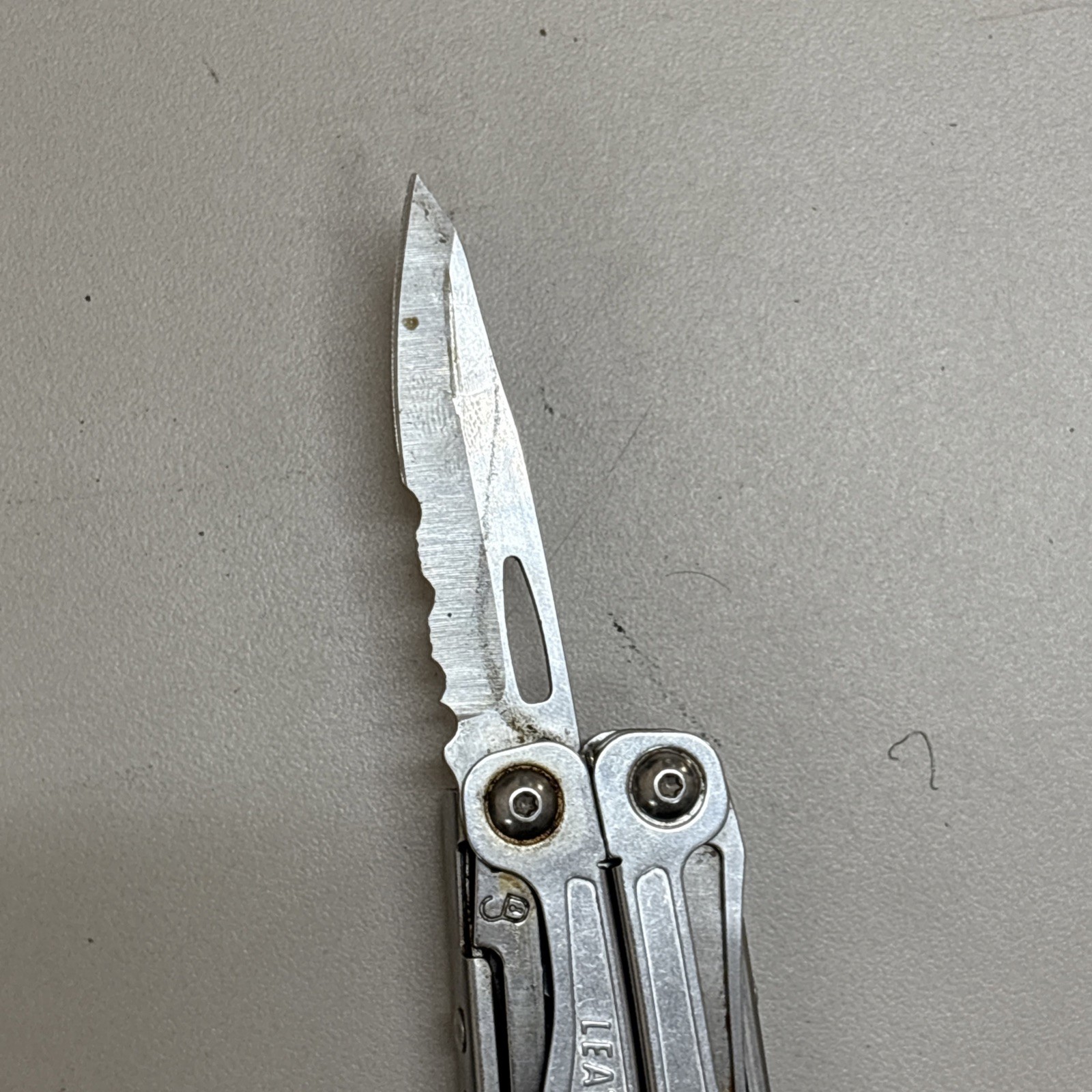 Leatherman Wingman Multitool with 14 tools Needle Nose pliers, wire cutter (036)
