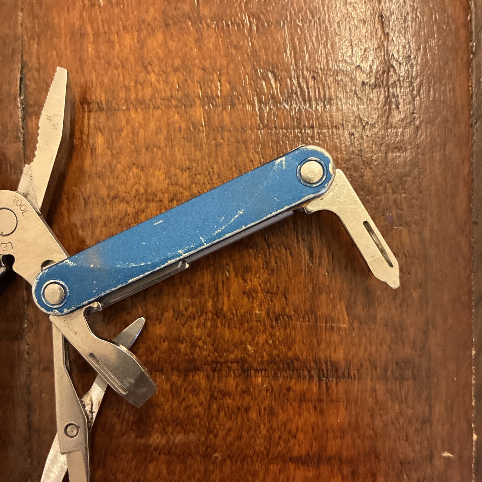 Leatherman Squirt PS4 Multi Tool, Knife, Pliers – Blue – Pat Pend – Excellent