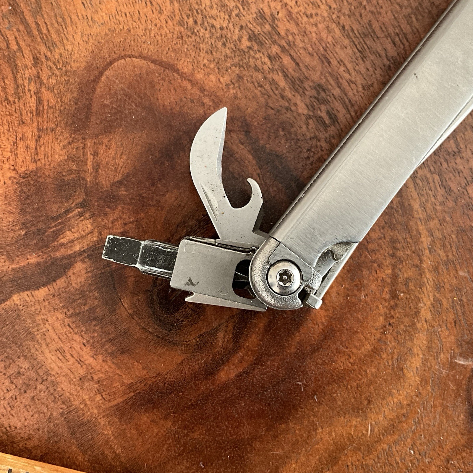 Leatherman WAVE Multi-Tool Date Code 0211 (Feb 2011)