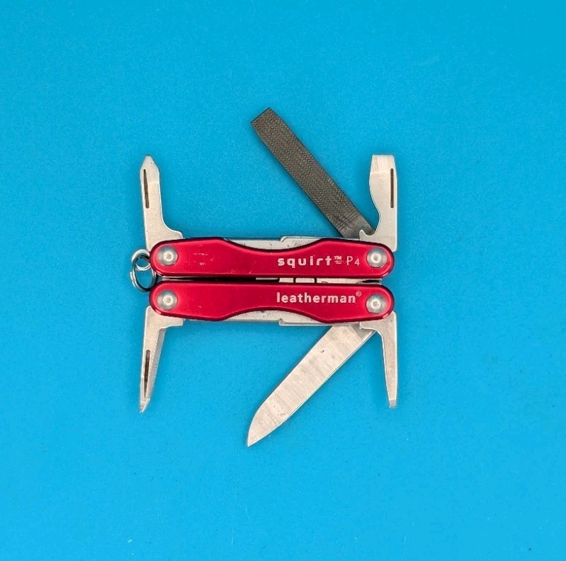 Leatherman Squirt P4 Multi-Tool, Key Ring, Retired, RED! *DPR*