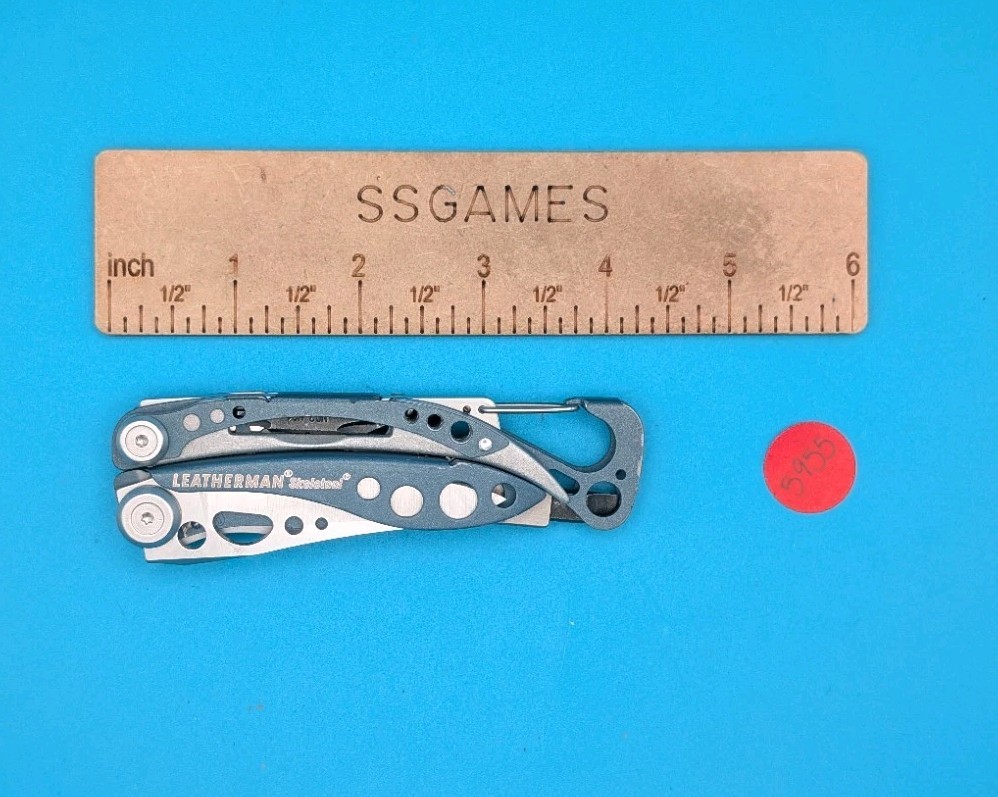 LEATHERMAN Skeletool Multi Tool – Combo Blade Knife Pliers! Navy Blue Handle!