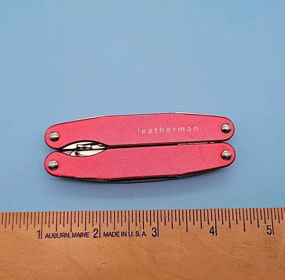 Leatherman JUICE C2 Multi-Tool – Dated 0509 – Red – Knife, Pliers *Retired*