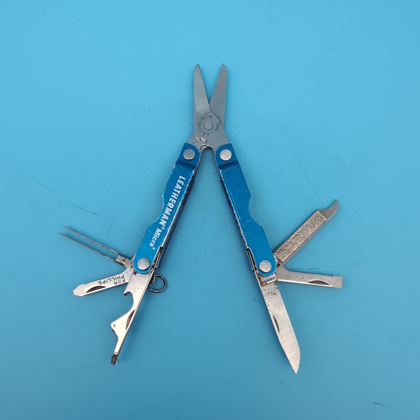 Leatherman MICRA Multi-Tool BLUE Scissors Knives Tweezers MORE Q68