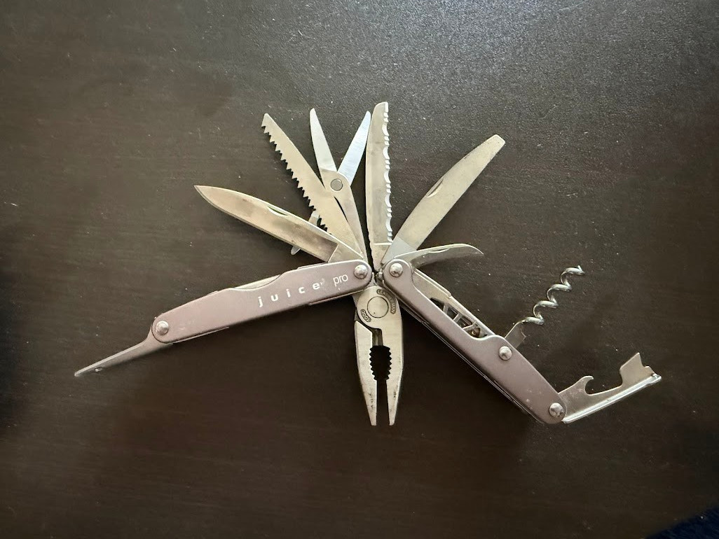 Leatherman Juice Pro Multi-Tool Pliers Pocket Knife Blade W/Sheath