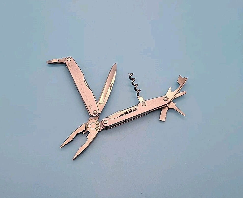 Leatherman Juice C2 Multitool – Dated 0909 – Gray – Knife, Pliers *Retired*