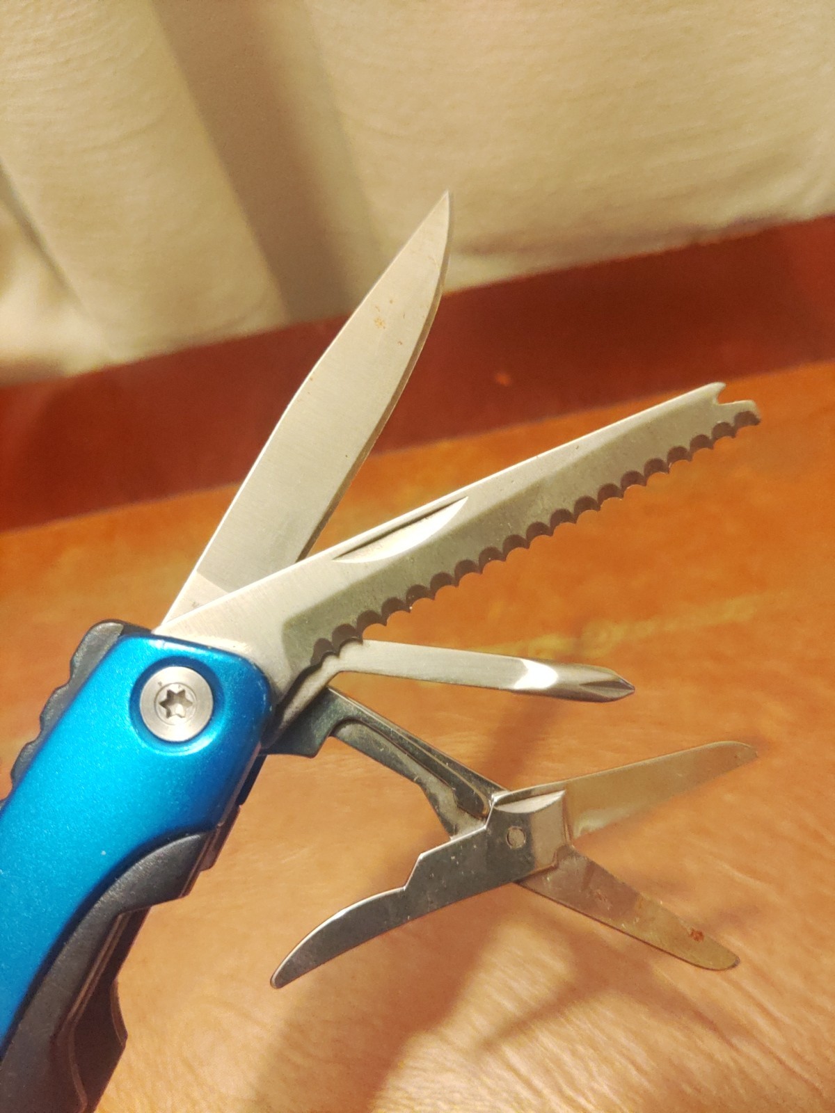 Quarrow Blue Multi Tool Stainless Steel 9 Tools