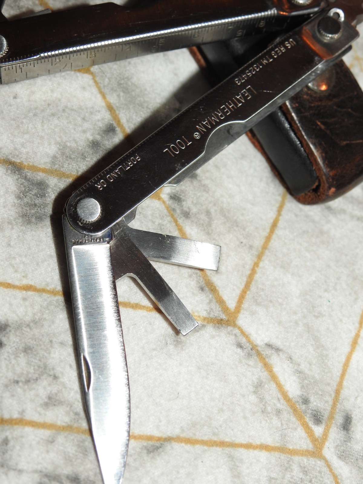 vtg 90’s USA Leatherman Tool Multitool With Leather Sheath (1 broken)