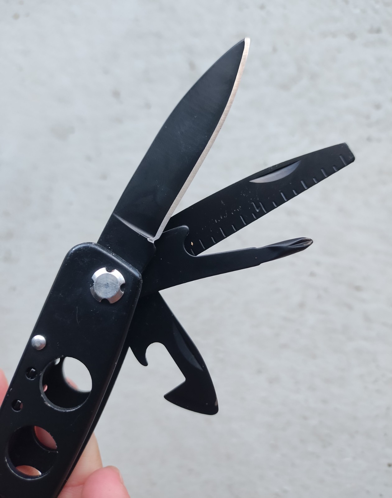 SMITH & WESSON S&W 16 FUNCTION MULTI-TOOL BLACK, EXCELLENT CONDITION, LOT OF 2