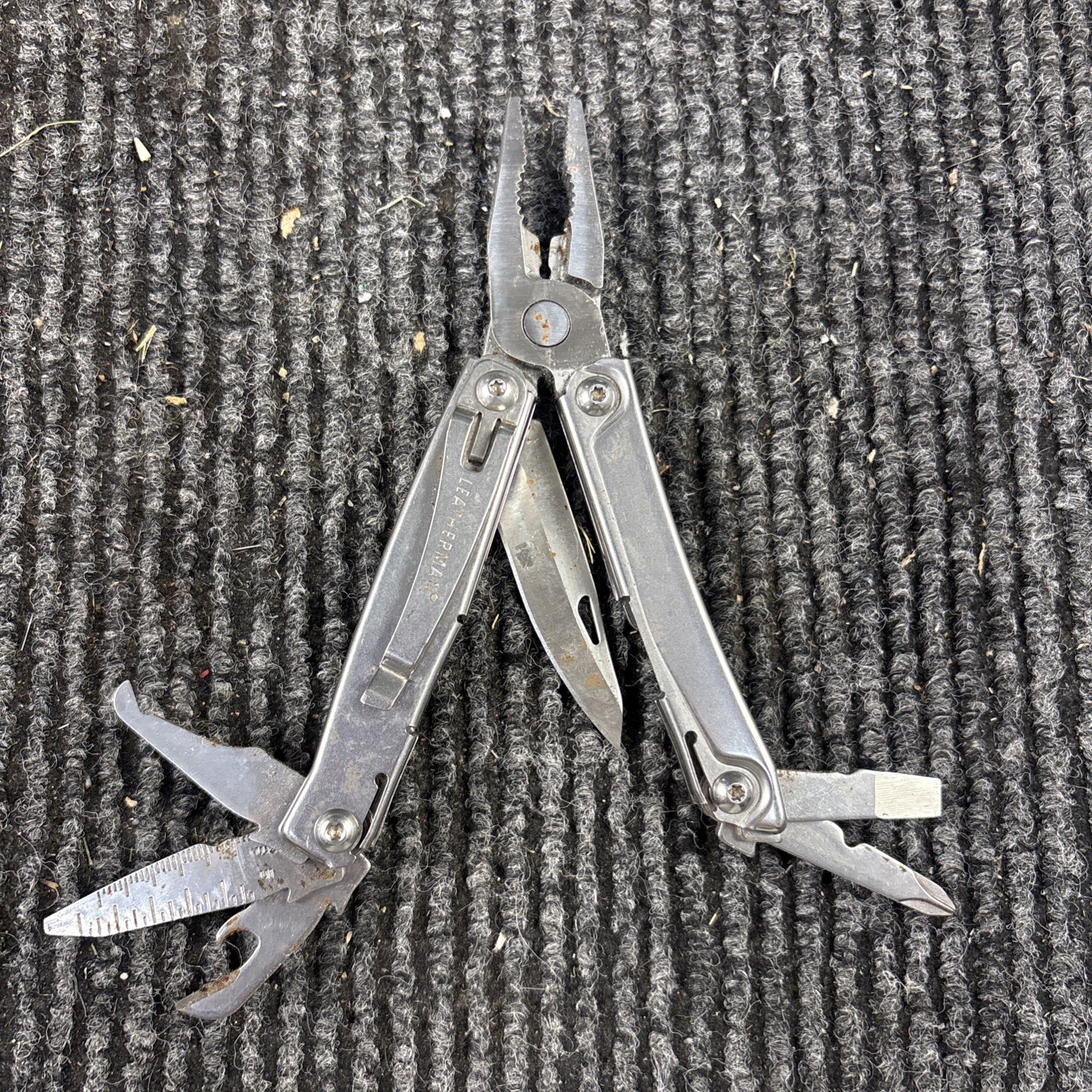 Leatherman Rev 3.8″ Multi-Tool, Stainless! USED (052)