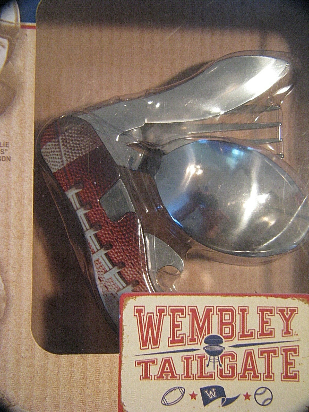 FOOTBALL TAILGATE PARTY WEMBLEY TAILGATE CHOW DOWN TOOLS SPOON FORK KNIFE N BOX