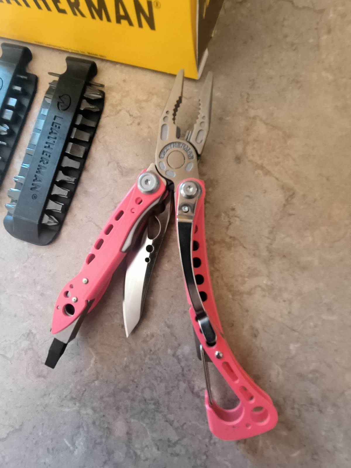 Leatherman Skeletool CX Guava 833143 Mutli-Tool/Bit Kit/Nylon Sheath 934860