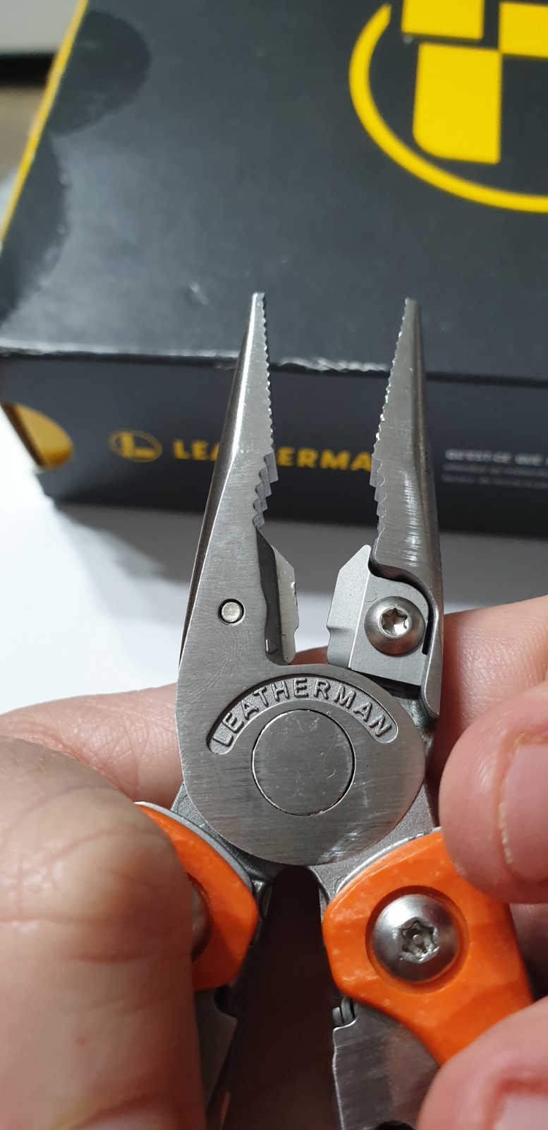 🔥 Leatherman Squirt E4 Stainless Multitool RadioShack Red RareRetired Condition