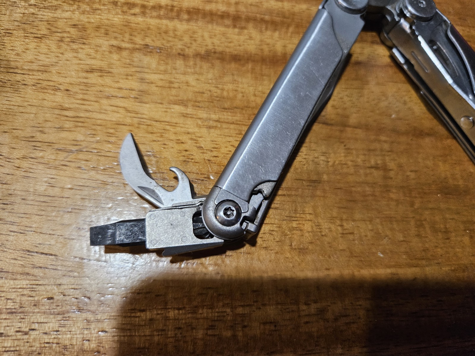 Leatherman Wave Plus + Multi-Tool! FAST SHIPPING! SILVER WITH SHEATH!