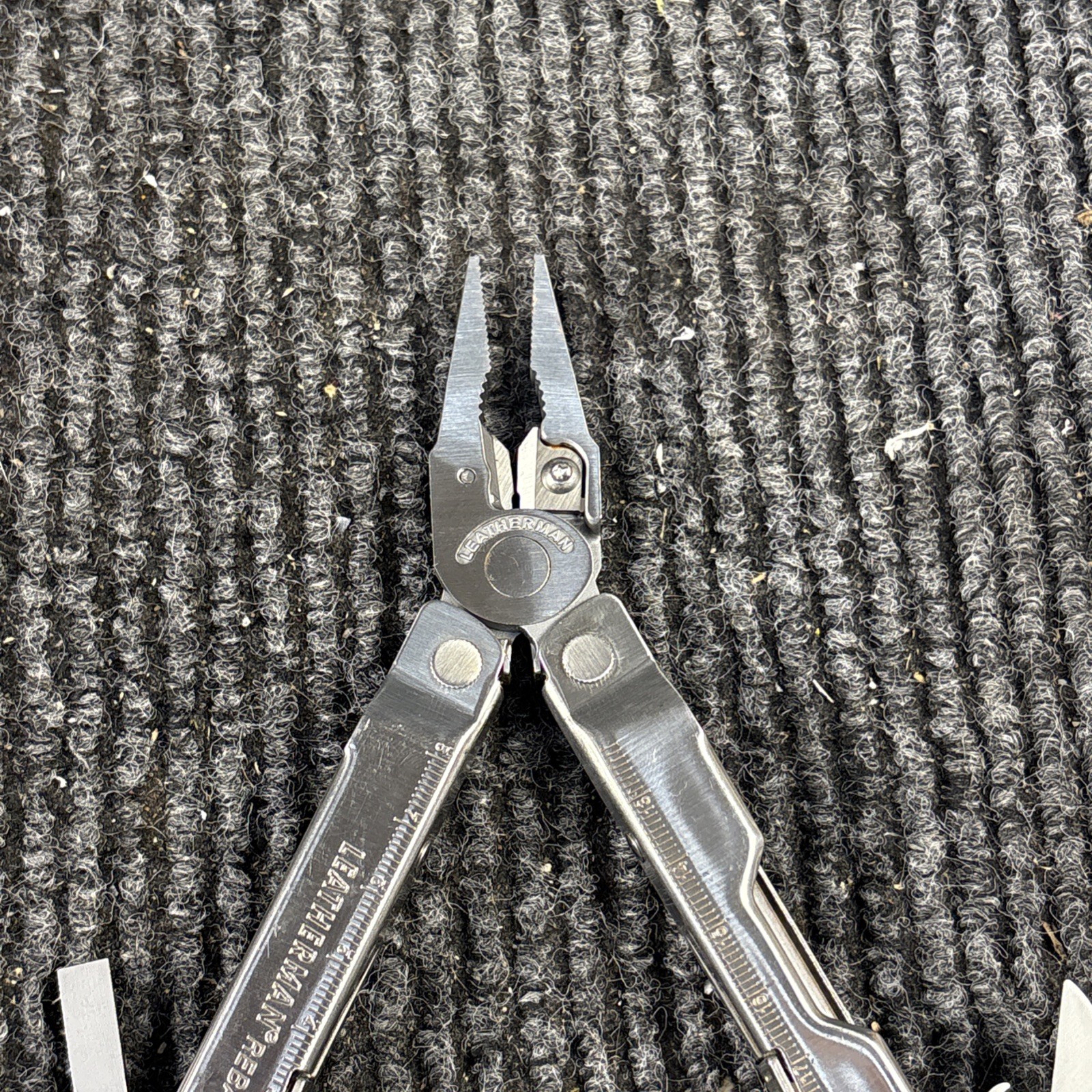 Leatherman REBAR Multi-Tool (084)
