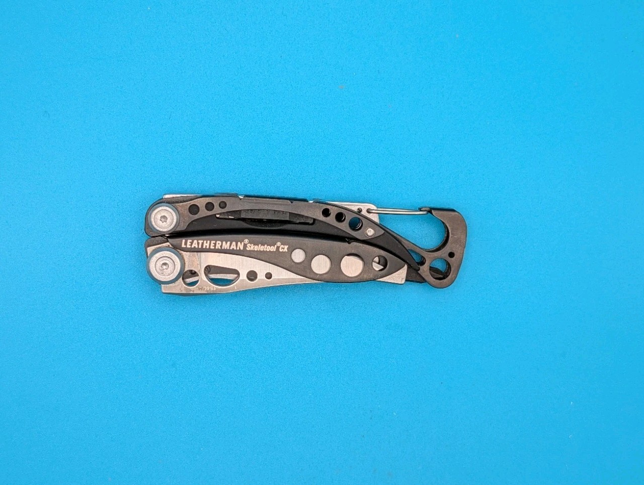 Leatherman Skeletool CX Multitool Plain Edge Knife! WITH SHEATH!