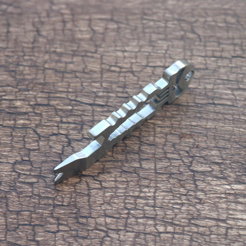 EDC Titanium TC4 Skull Outdoor Crowbar Keychain Tactical Pry Bar Opener Crowbar