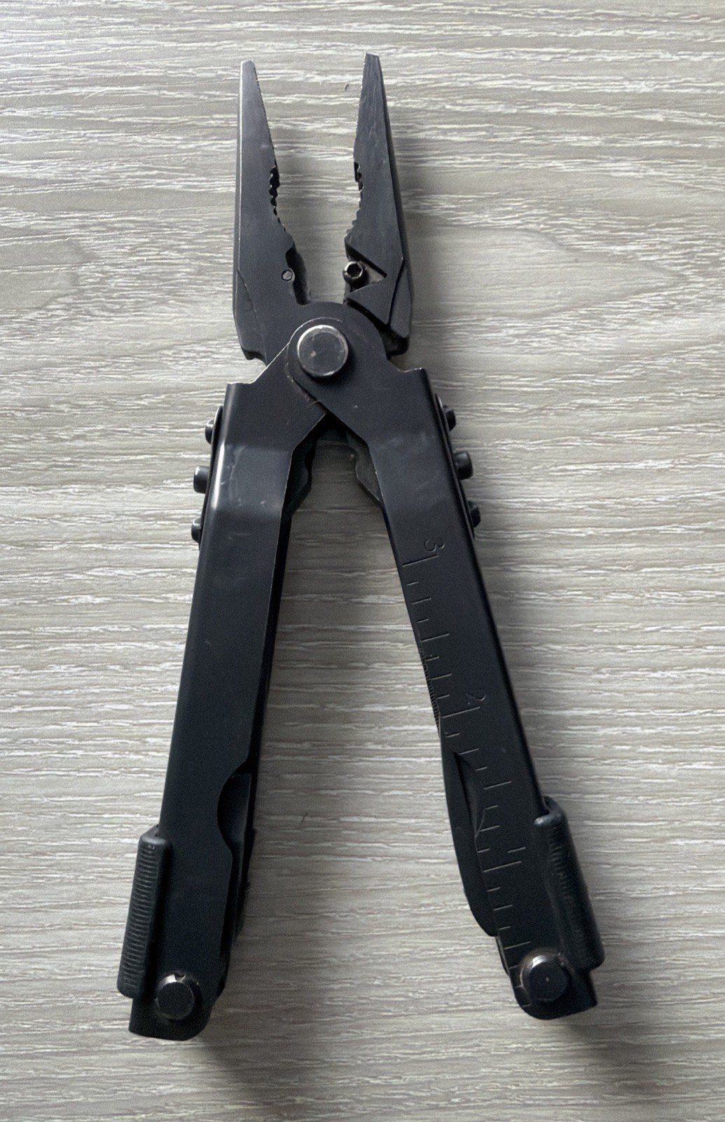 Gerber MP600 Multi-Tool Needle Nose Pliers Black Oxide W/ Sheath Tools Pictured