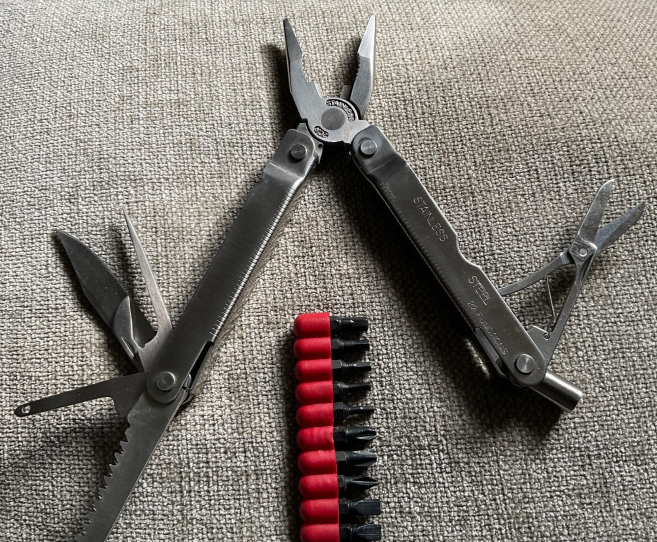 Multi-tool 22 Functions w/ 11 Bit Screwdriver Unbranded w/ Case See Pics