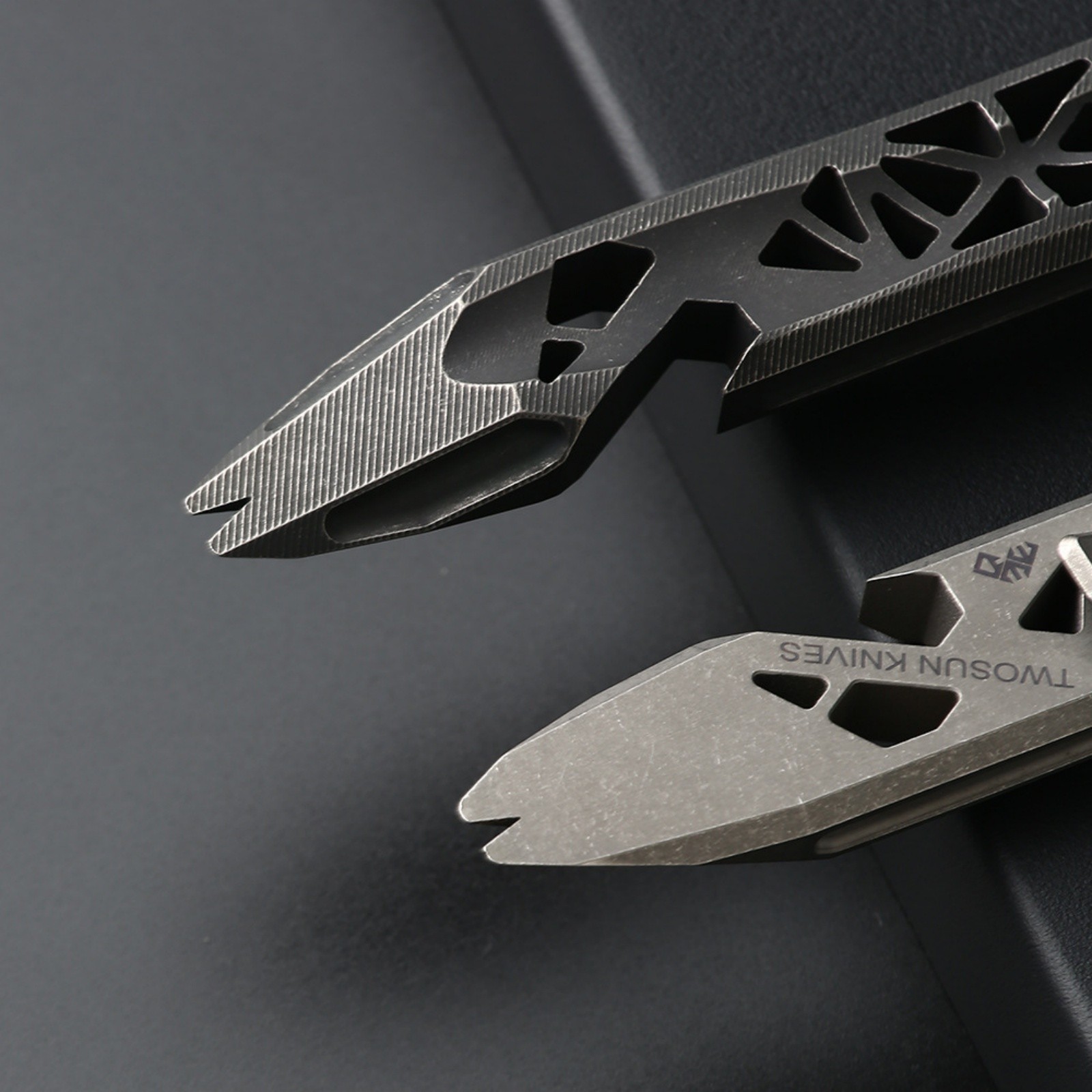 Titanium Alloy Outdoor EDC Mini Pry Bar Multi-Tool with Clip Portable