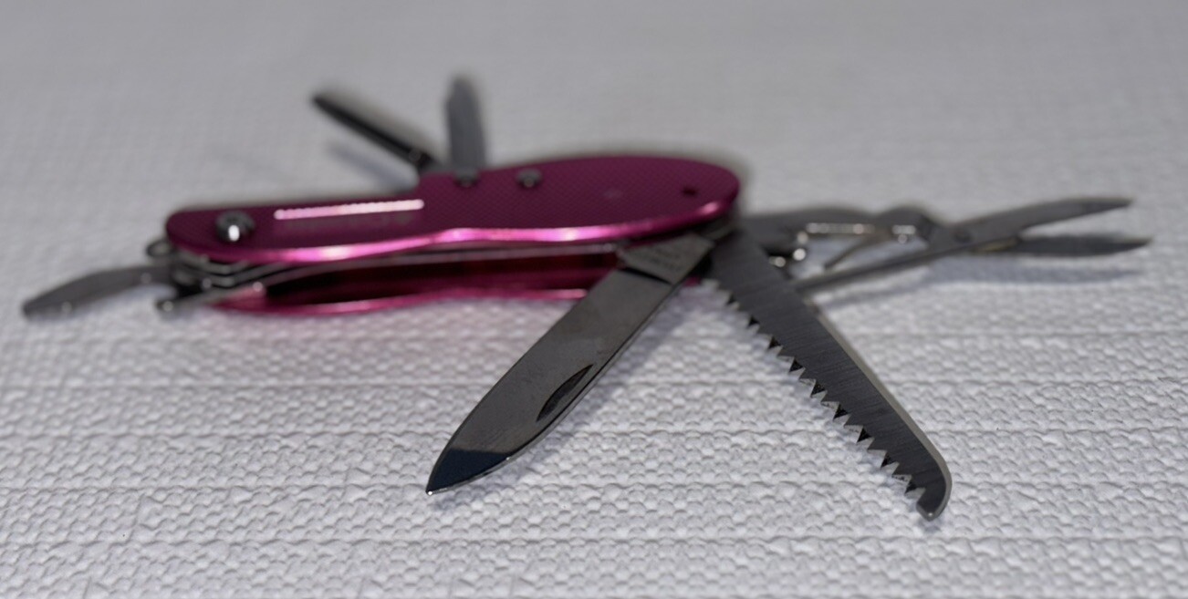 COLUMBIA Deluxe Multi-Tool 11 Functions Pocket Knife – PINK