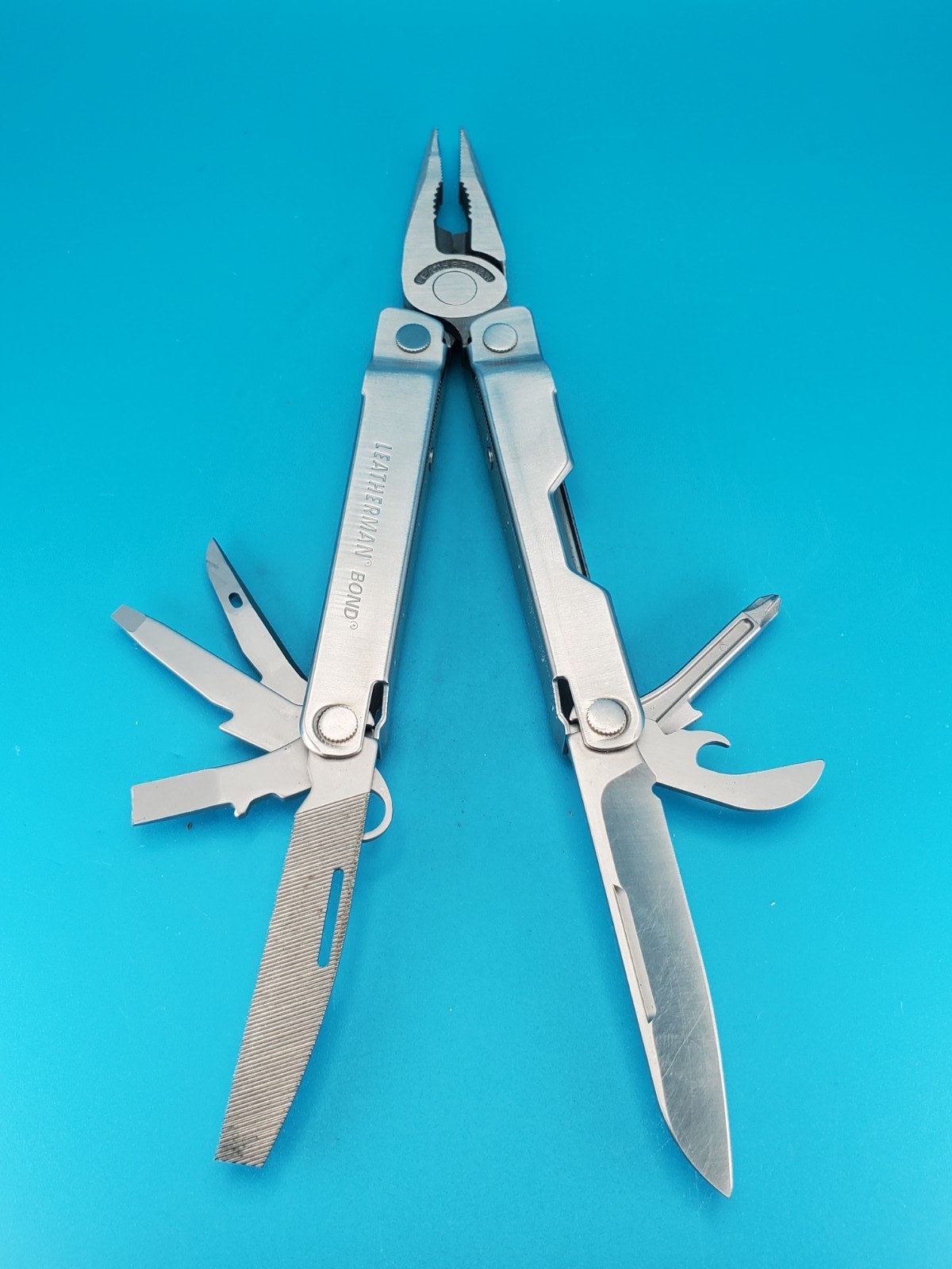 LEATHERMAN Bond Multitool, Stainless Steel Everyday Tool!