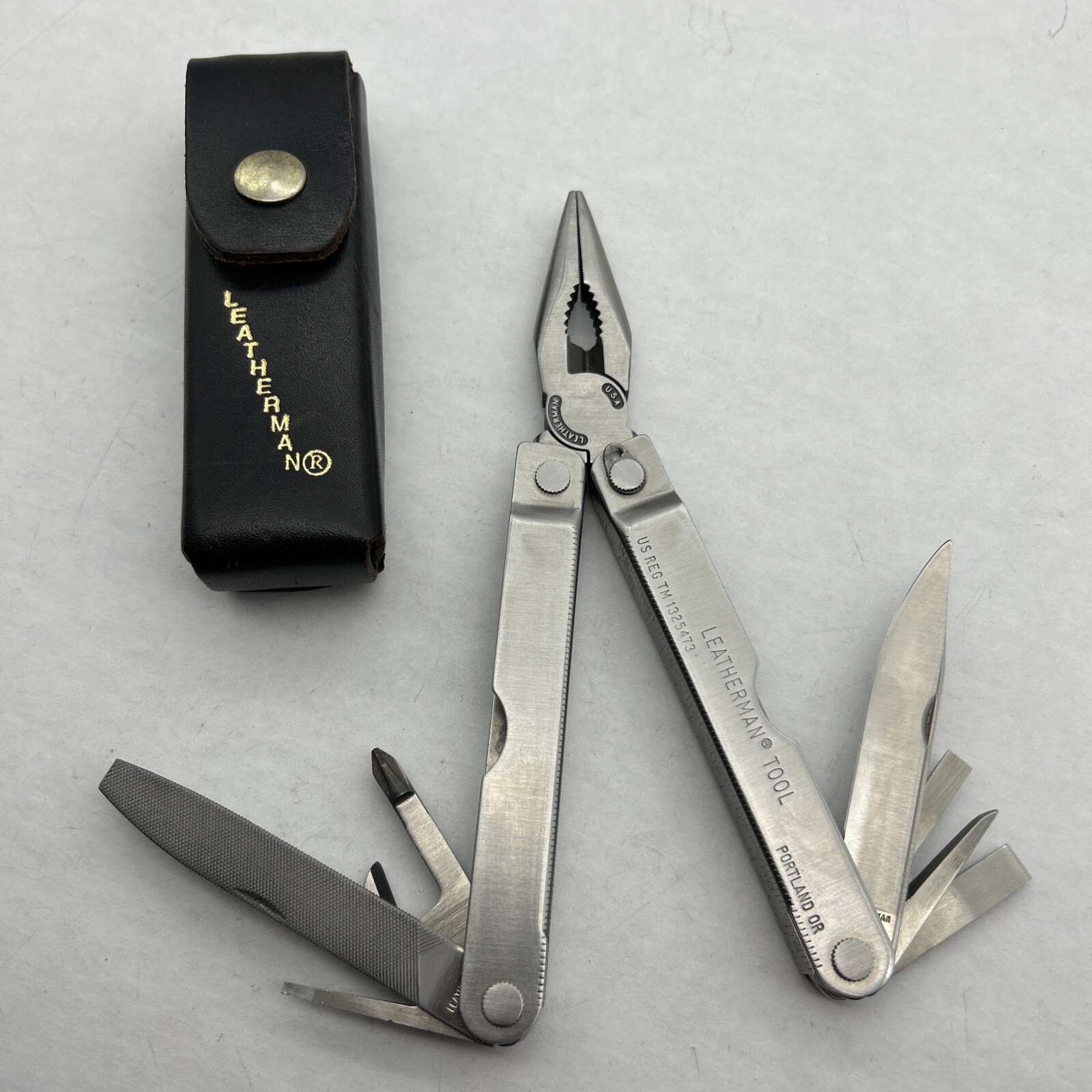 Retired 1995 Leatherman Multi-Tool US Reg TM 1325473 Portland OR w/ Leather Case