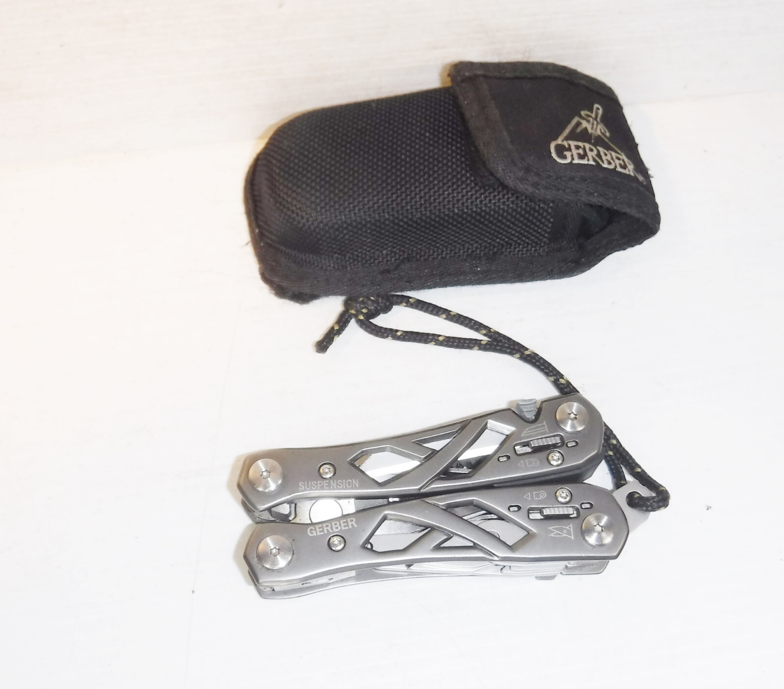 Gerber Suspension Multi-Tool w/ Sheath – 15 tools – Pliers Scissors Screwdriver
