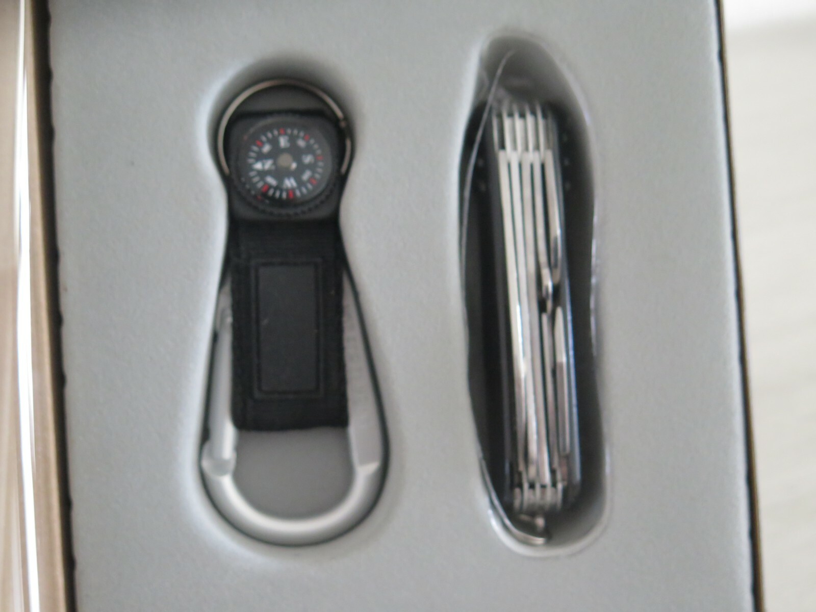 Tandy Brands Accessories, SS Pocket Knife/Carabiner Hook w/Compass Set