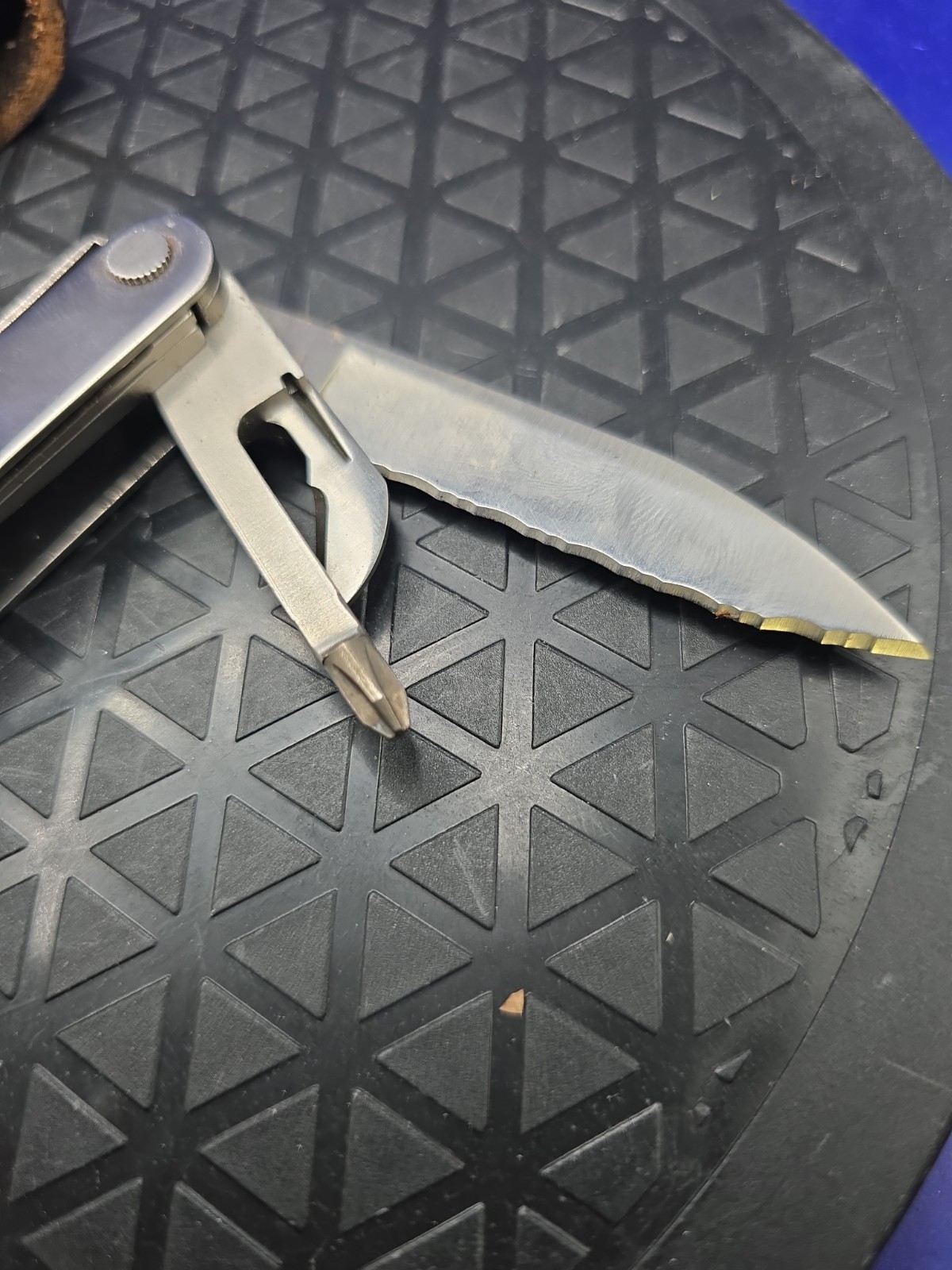 Vintage Leatherman multitool with original case Preowned