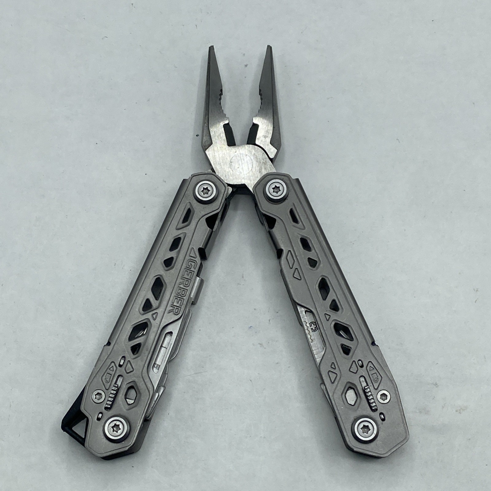 Gerber Truss Multi Tool – Gray
