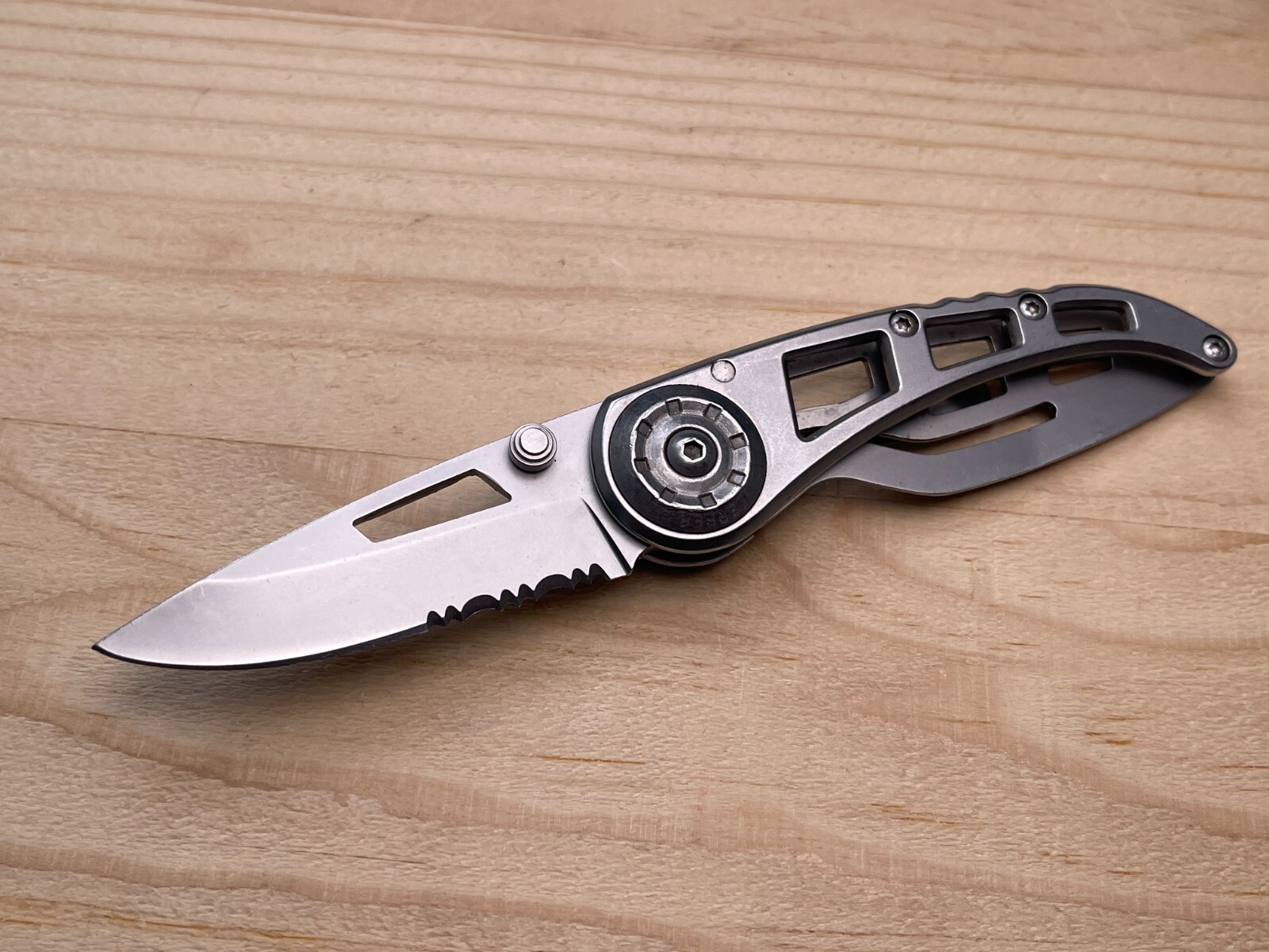 Gerber Ripstop I Folding Pocket Knife – Frame Lock, Combo Serrated Blade