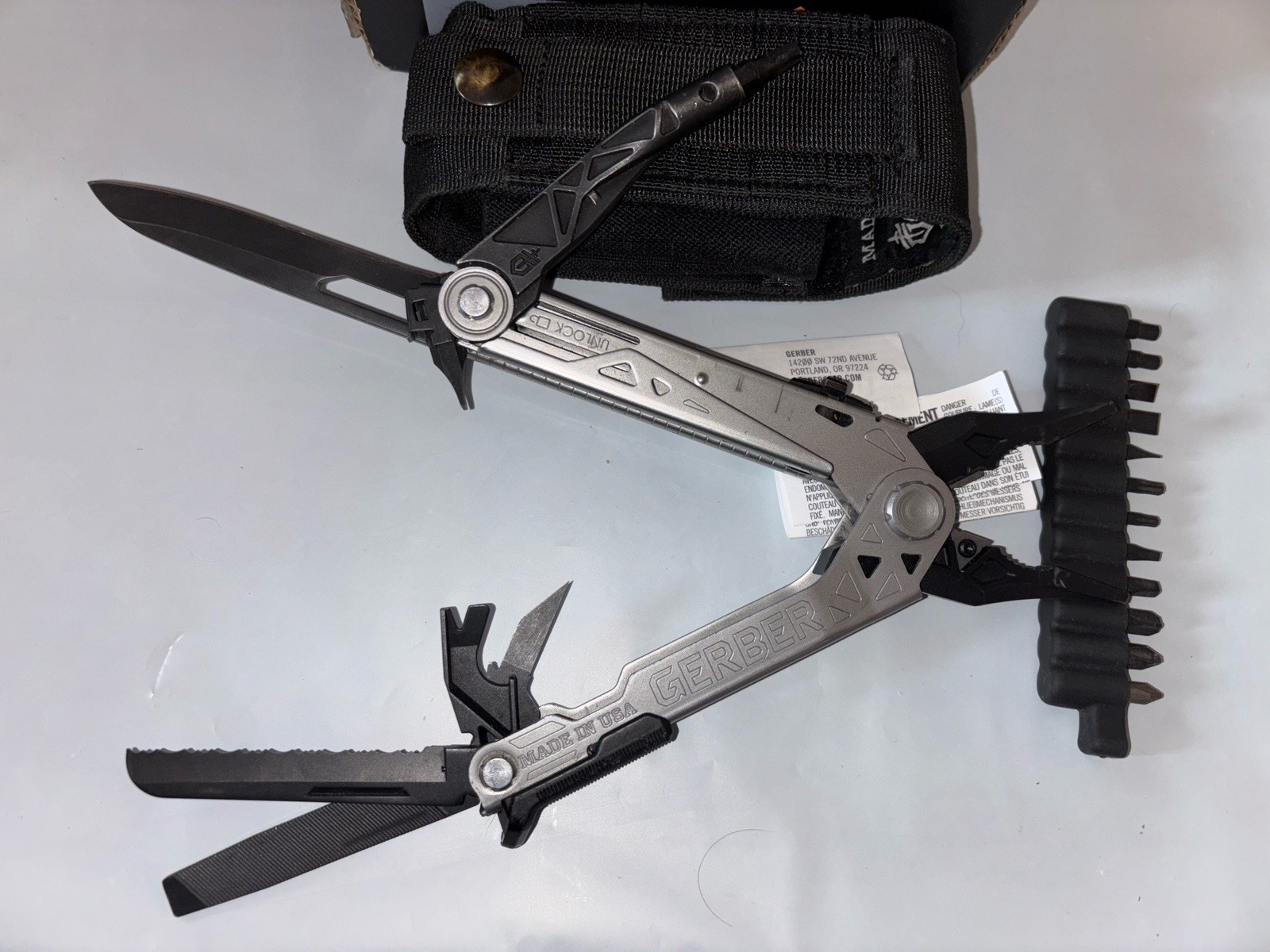 Gerber Gear Center-Drive Plus Multitool – Includes 3.25 Plain Edge Knife, Needle