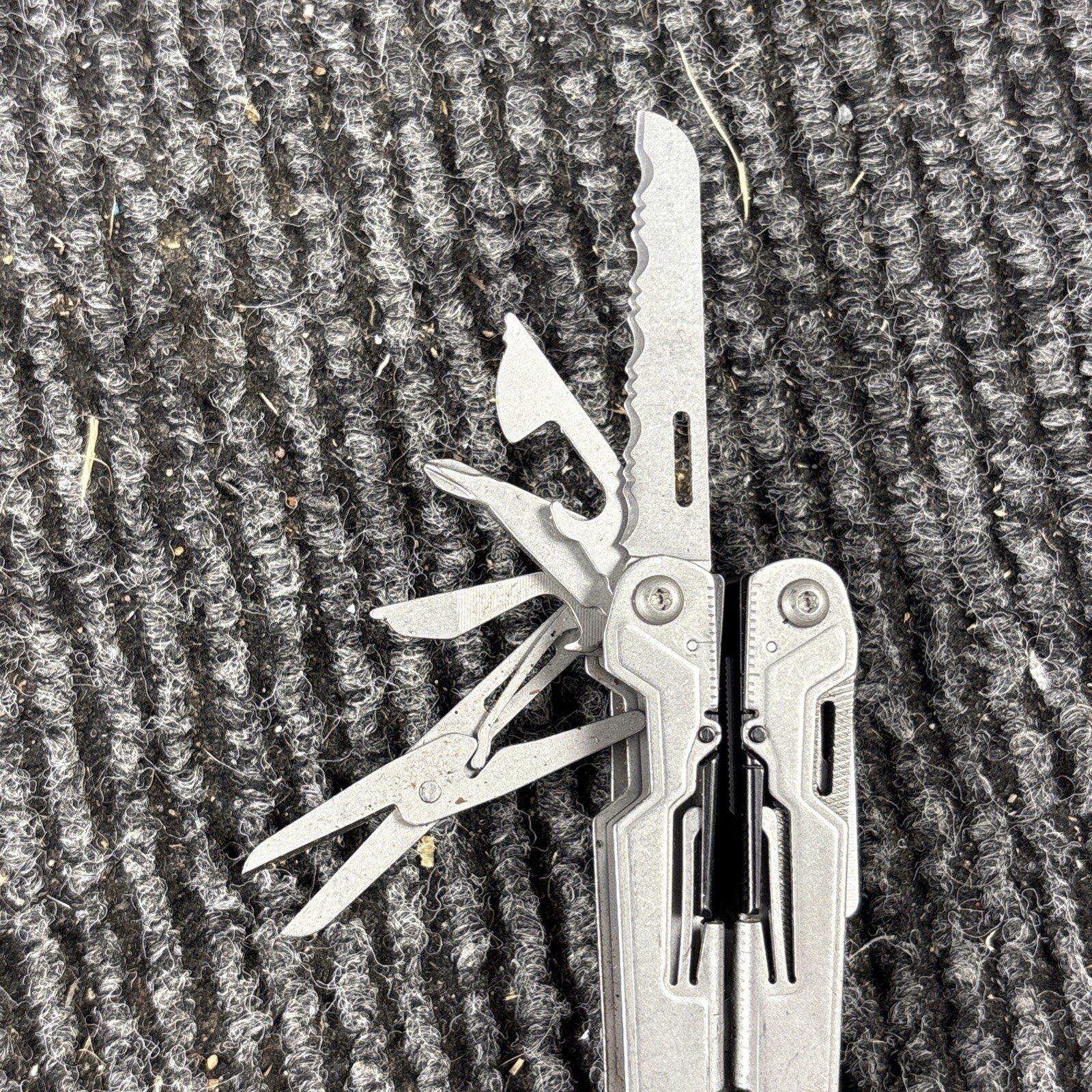 SOG POWER PINT MULTI TOOL PLIERS KNIFE SMALL (407)