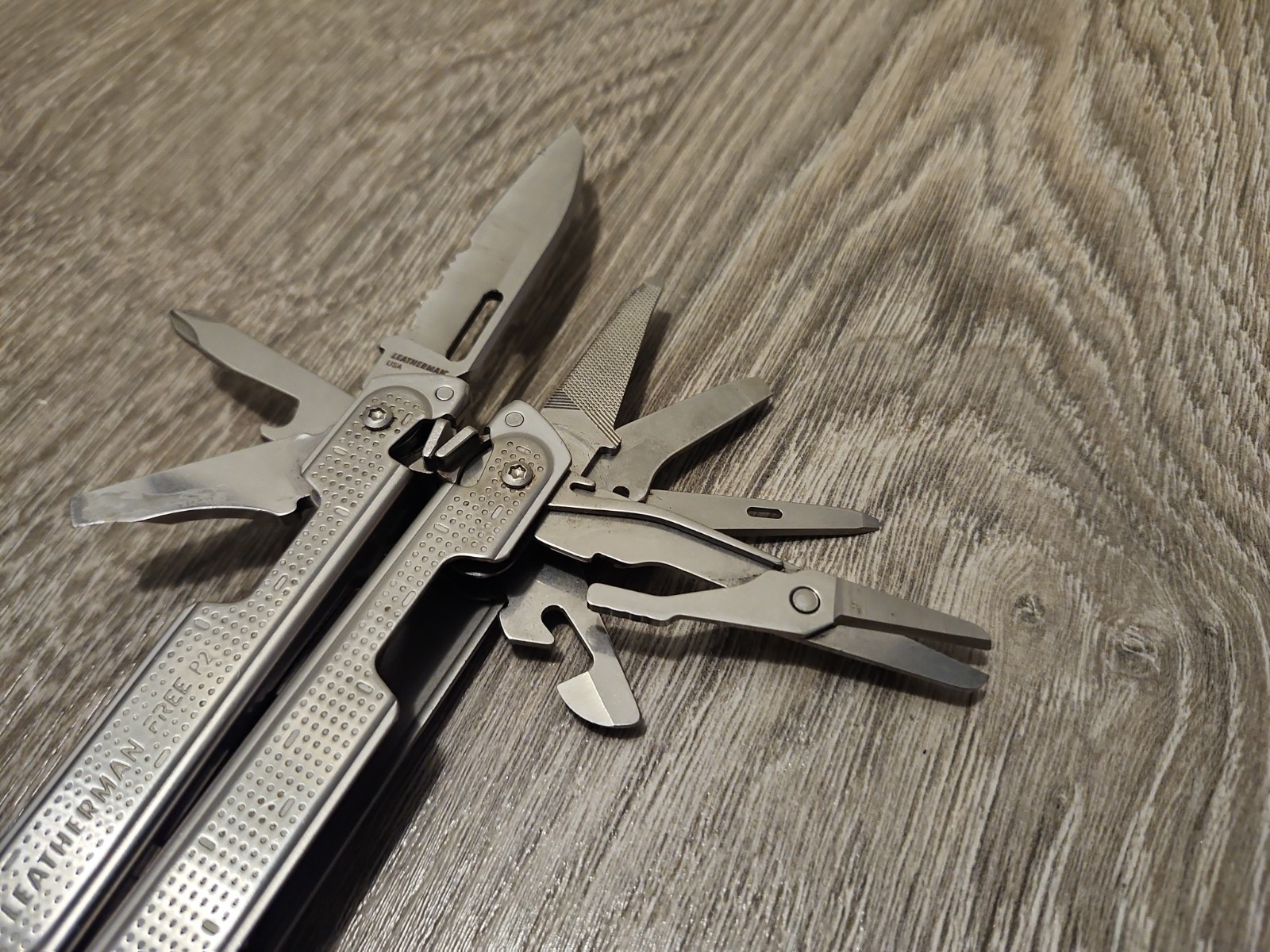Leatherman Free P2 Multi-Tool – Used, Good Condition, W/Sheath