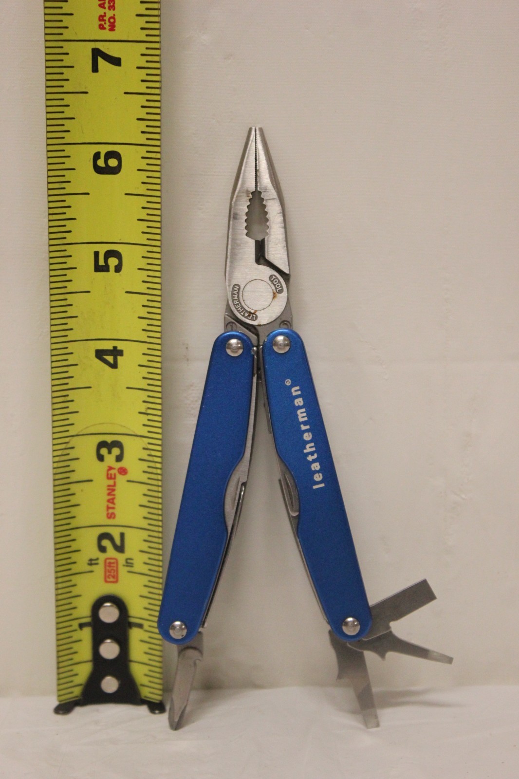 Leatherman Juice CS4 Blue Retired Multi Tool Pliers Knife Great Condition J11