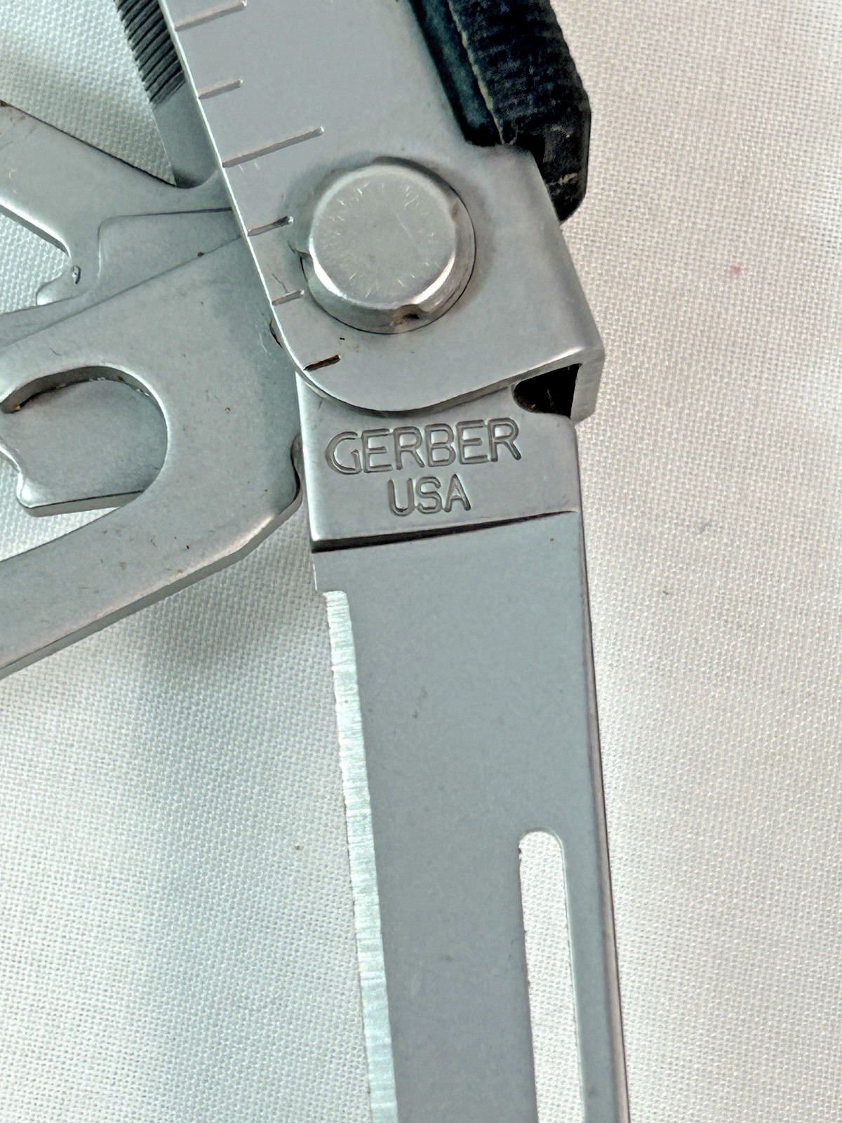 GERBER Multi-Plier 600 Bluntnose Multi-Function Tool 21 Features – NEW OLD STOCK