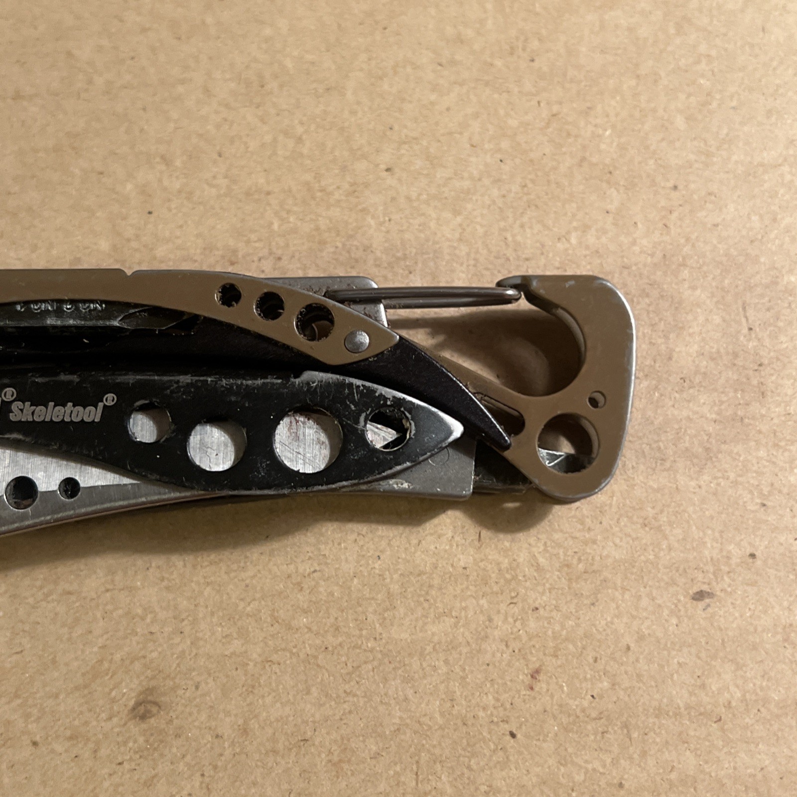 Leatherman Skeletool Multi-Tool – Pliers, Combo Blade, Driver Bits – Coyote Tan