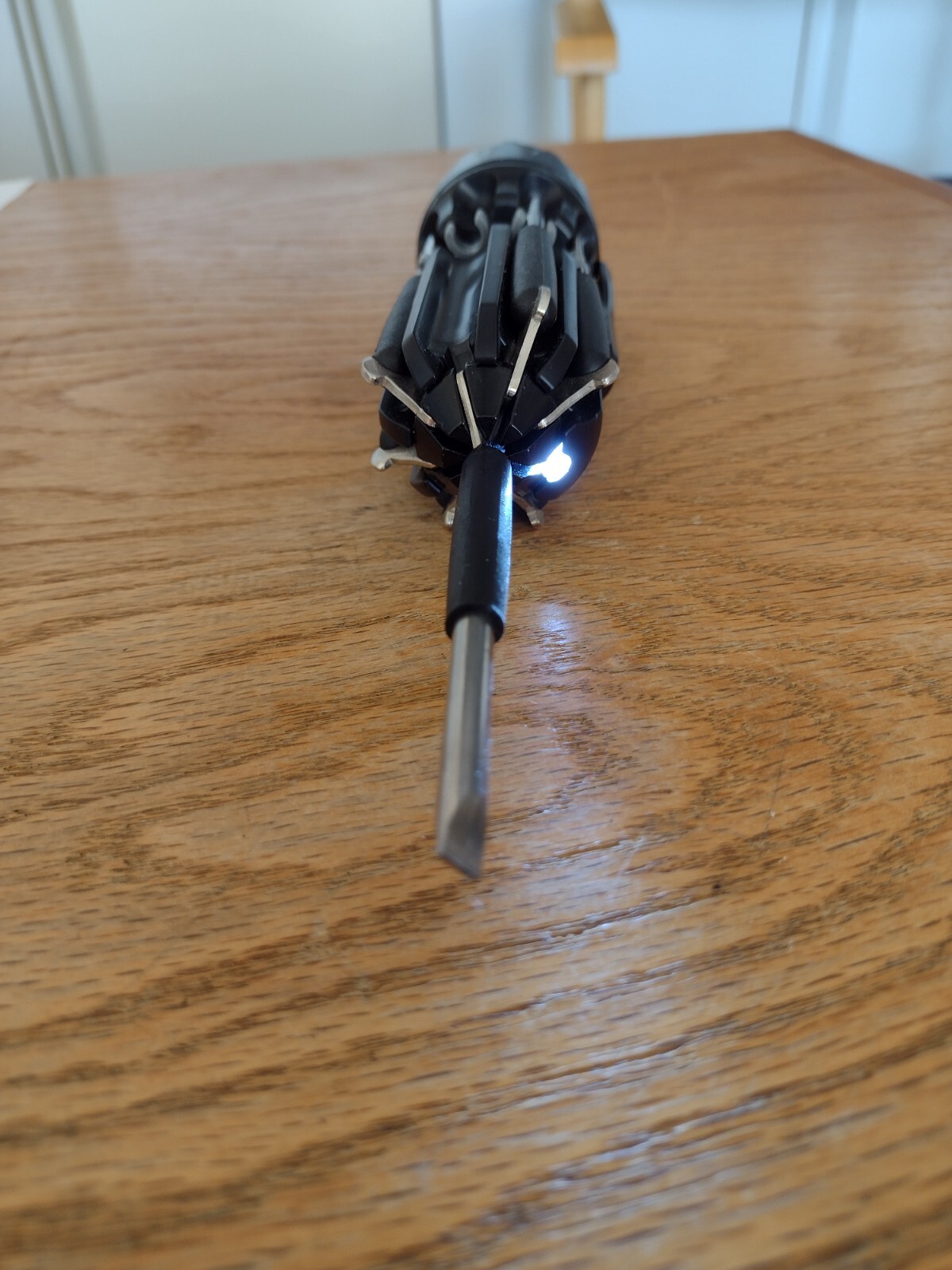Leed’s Led Light Multitool Seven Screw Drivers Two Lights Tested
