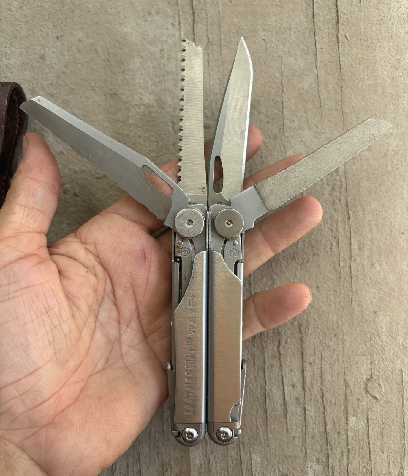 LEATHERMAN WAVE STAINLESS STEEL FOLDING MULTI TOOL IN LEATHER POUCH/CASE, EXC