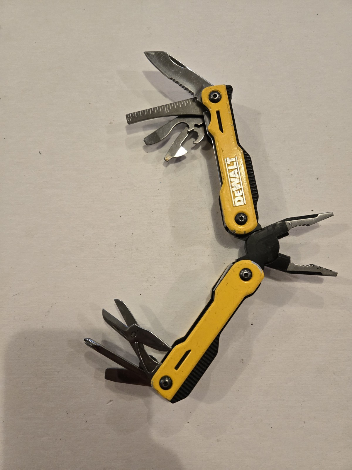 DeWalt 16-in-1 Multi-Tool W/Pliers/Knife/Screwdrivers/Openers/Liner Lock Blade