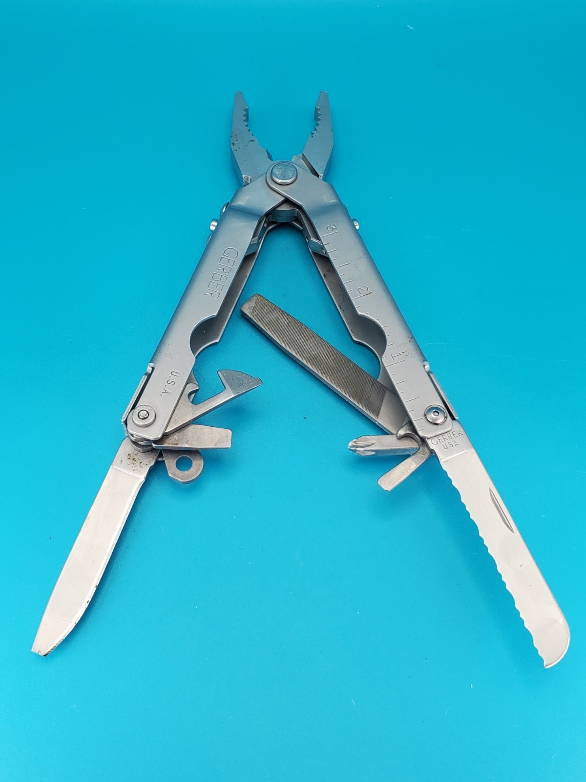 Gerber Vintage Stainless Steel Bluntnose MP400 Multi-Tool! *BLADE CHIPPED*
