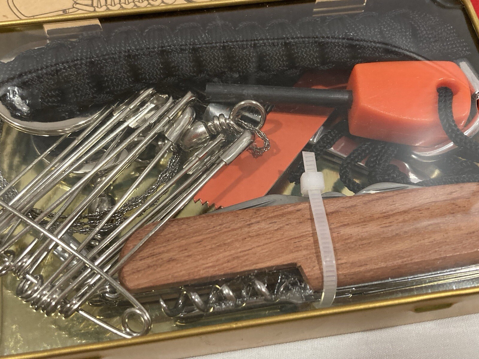 NEW The Gentlemen’s Hardware Survival Tool Kit No 358 *Includes Six Accessories*