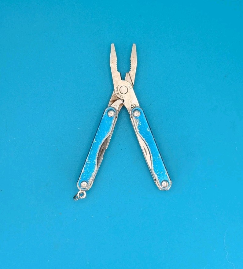 Leatherman Squirt P4 Multi-Tool, Key Ring, Retired, BLUE!