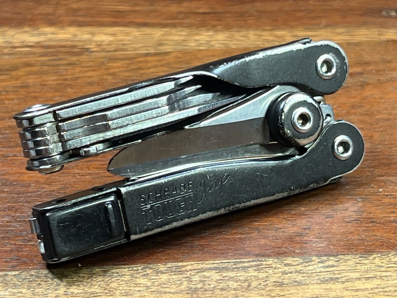 Schrade Black USA ST2 Multi-tool Tough Chip Compact / Mini Tool