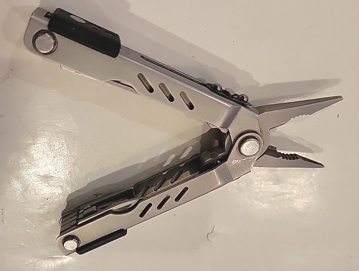 Gerber MP400 Folding Multi-Tool Knife Hunting Camping Hiking Prepper EUC