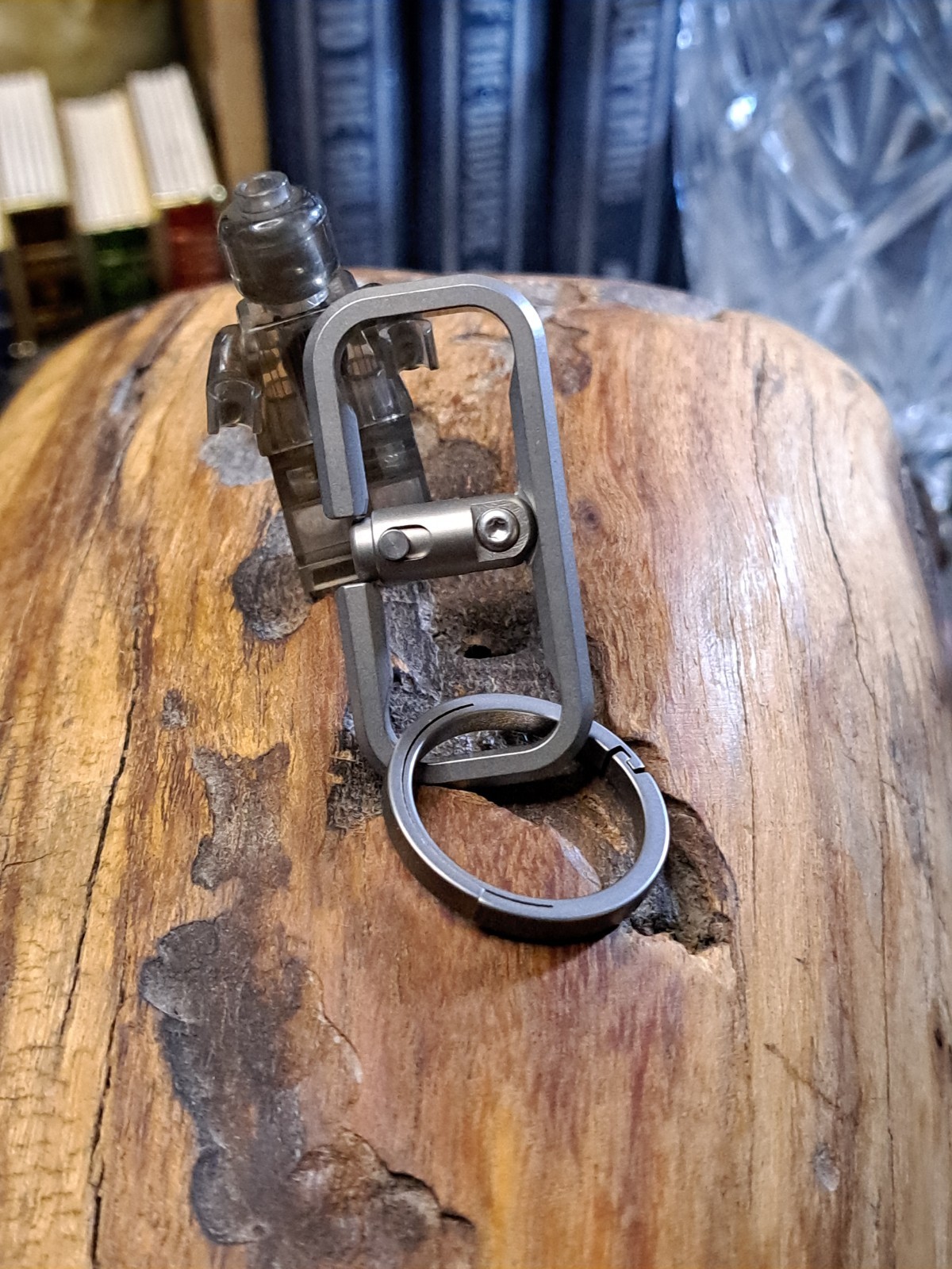 Pro Series Gentleman’s Dual Titanium Carabiner Keychain With Quicksnap Keyring