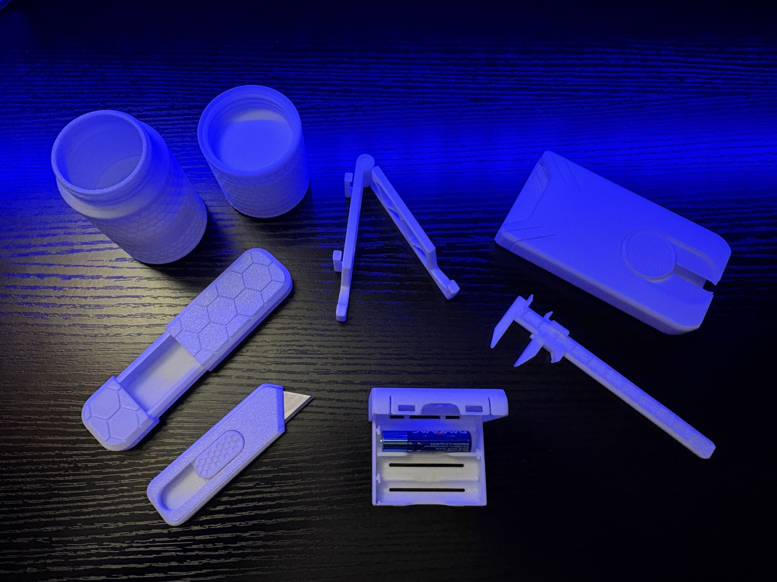 7 pc white 3-D printed PLA Every Day Carry samples, utilities and supplement kit