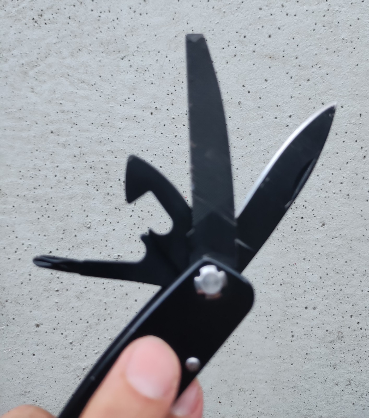 SMITH & WESSON S&W 16 FUNCTION MULTI-TOOL BLACK, EXCELLENT CONDITION, LOT OF 2
