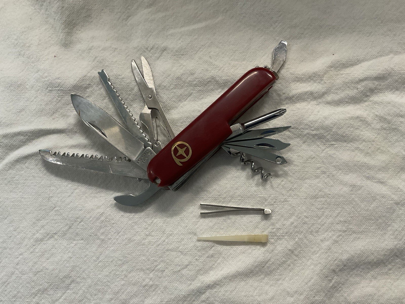 Multi-Purpose Tool -Knife, Screwdriver, Saw- 11 Attachments